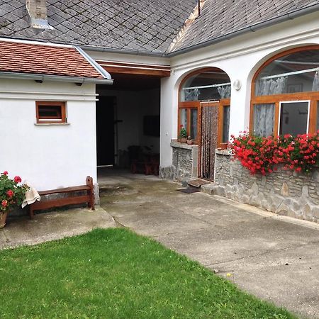 Petra Apartmanok Velem Bagian luar foto