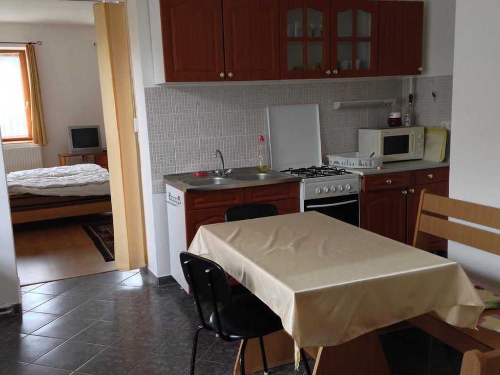 Petra Apartmanok Velem Ruang foto