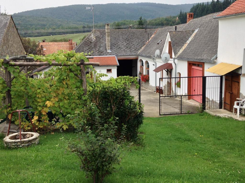 Petra Apartmanok Velem Bagian luar foto